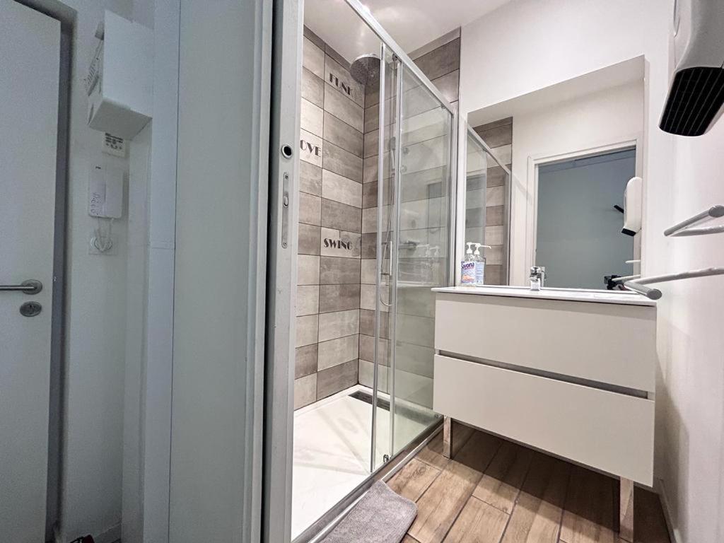 Tour D'Auvergne - Appartements En Plein Centre Ville, Proche De La Cathedrale Et De La Place De Jaude Clermont-Ferrand Exteriör bild